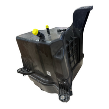 Used Genuine AdBlue DEF Tank Container with Sensor 9104702401 for Sprinter 2019+